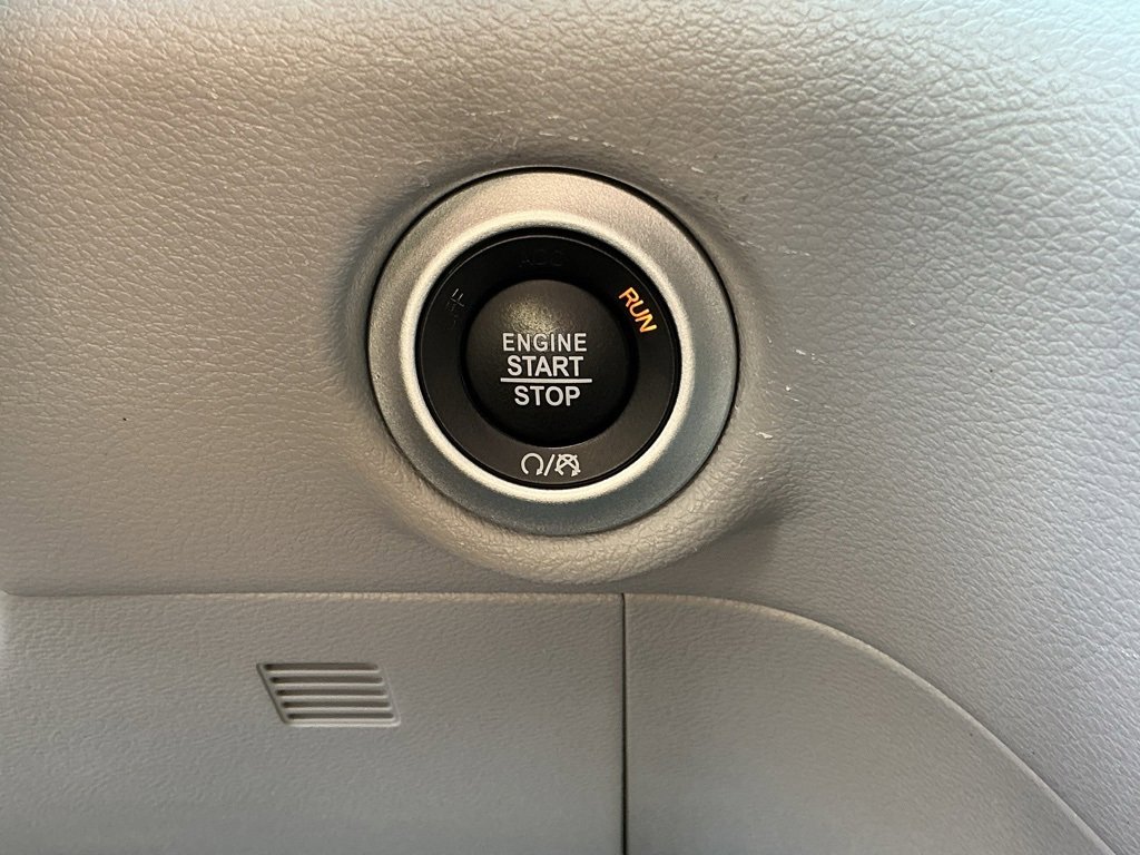 Used 2024 Chrysler Pacifica Touring-L image 42