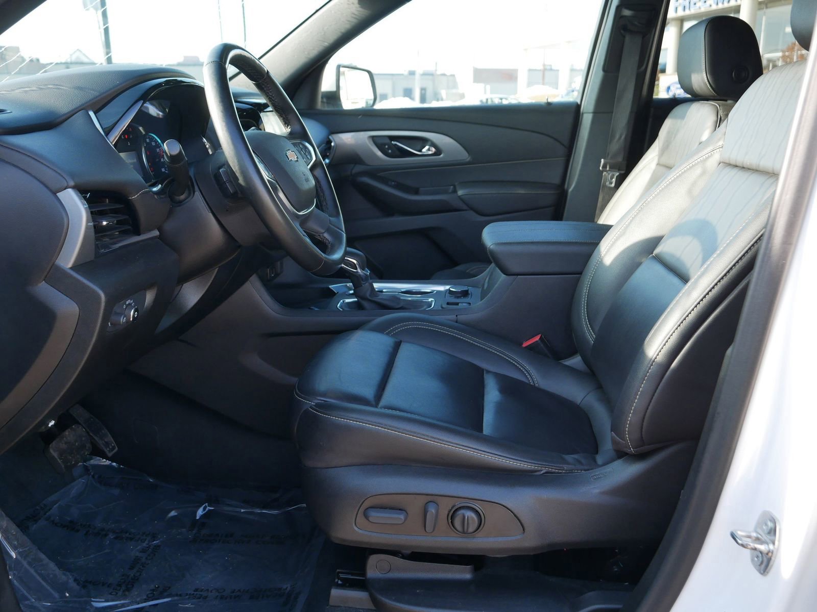 Used 2023 Chevrolet Traverse LT image 14