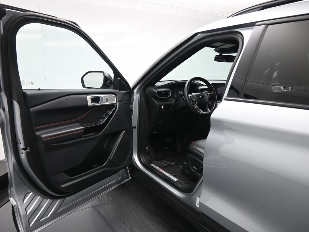 Certified 2023 Ford Explorer ST-Line w/ Class IV Trailer Tow Package image 36