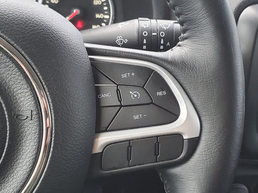 Used 2019 Jeep Renegade Latitude w/ Cold Weather Group image 18