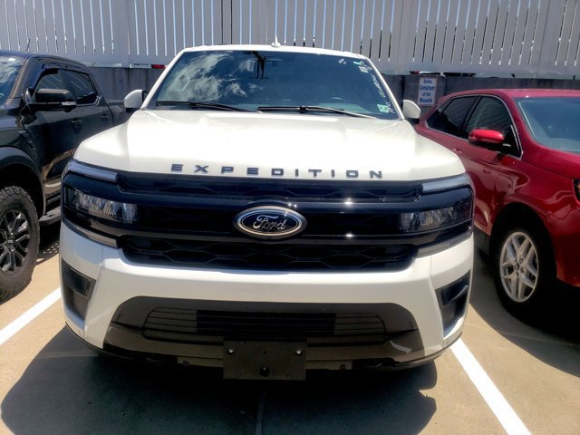 Certified 2022 Ford Expedition Limited image 3