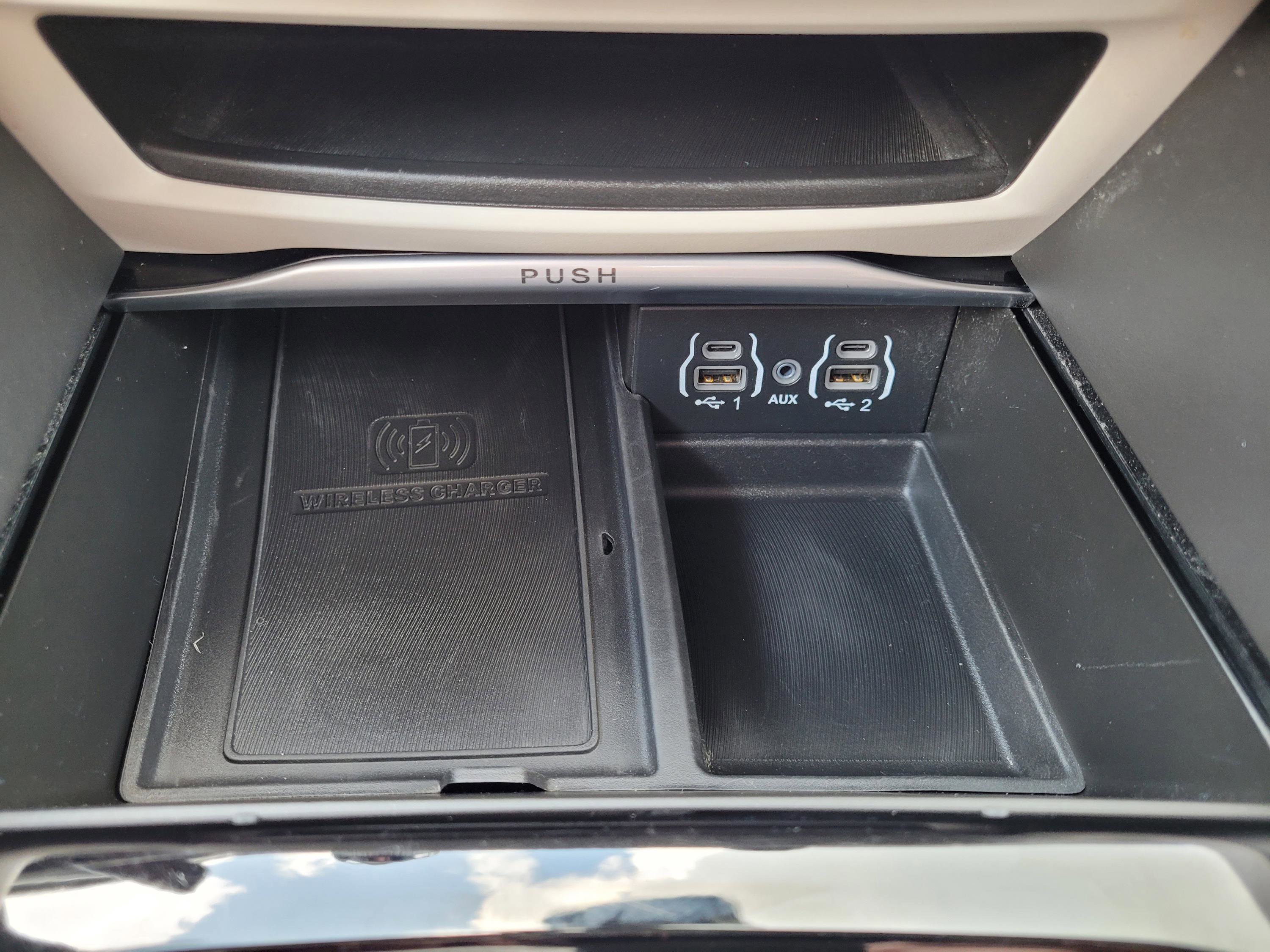 Used 2022 Chrysler Pacifica Limited FWD image 24