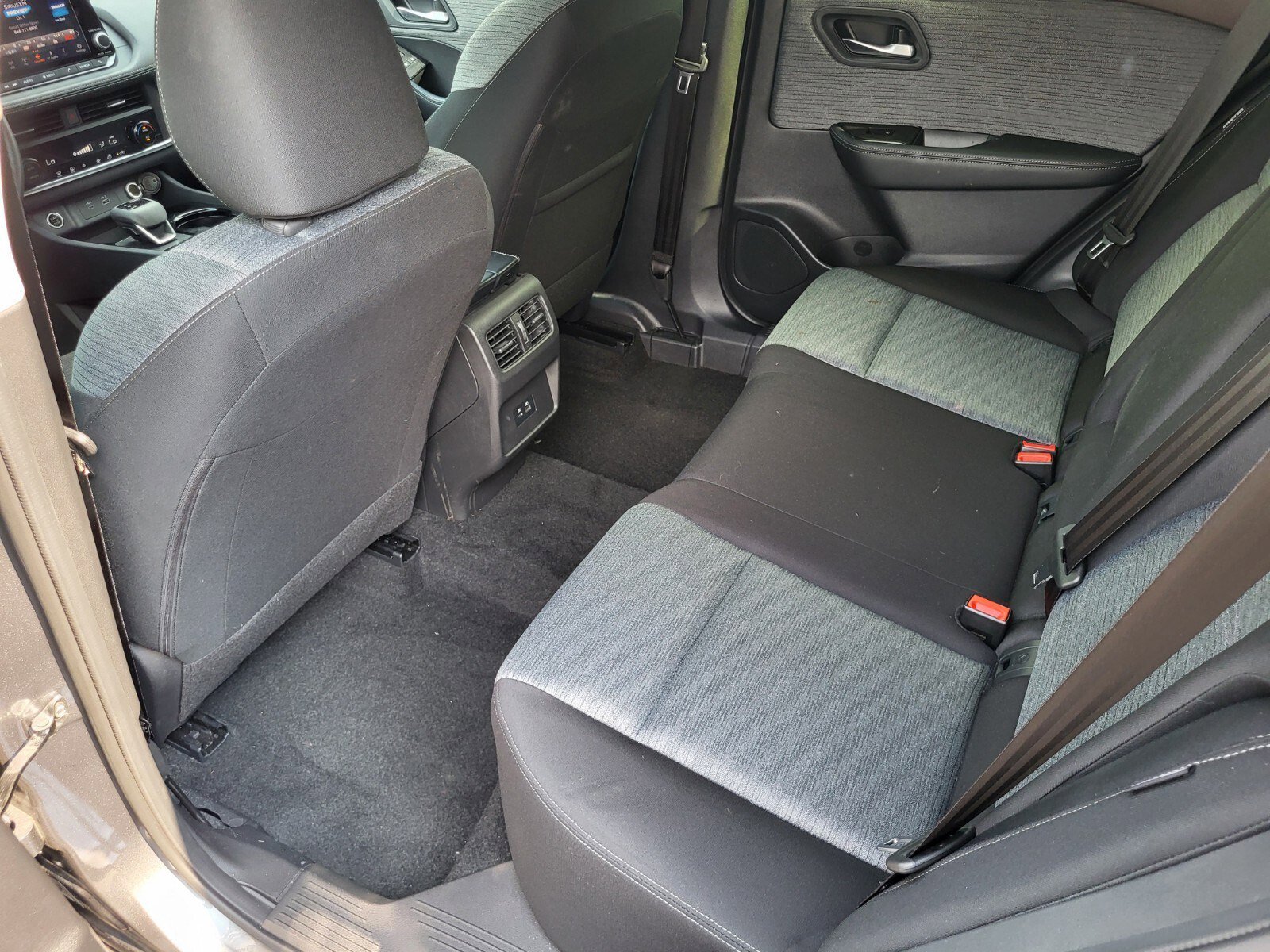 Used 2023 Nissan Rogue SV FWD image 18