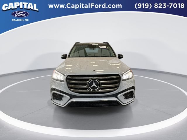 Used 2024 Mercedes-Benz GLS 580 4MATIC image 3