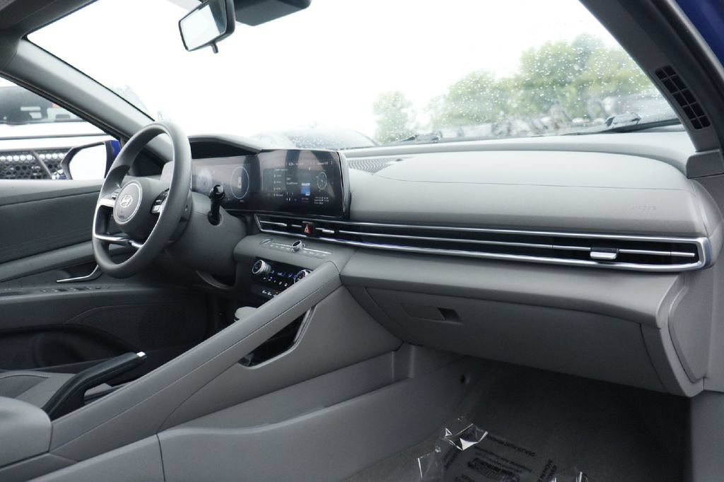 Used 2024 Hyundai Elantra SEL FWD image 15