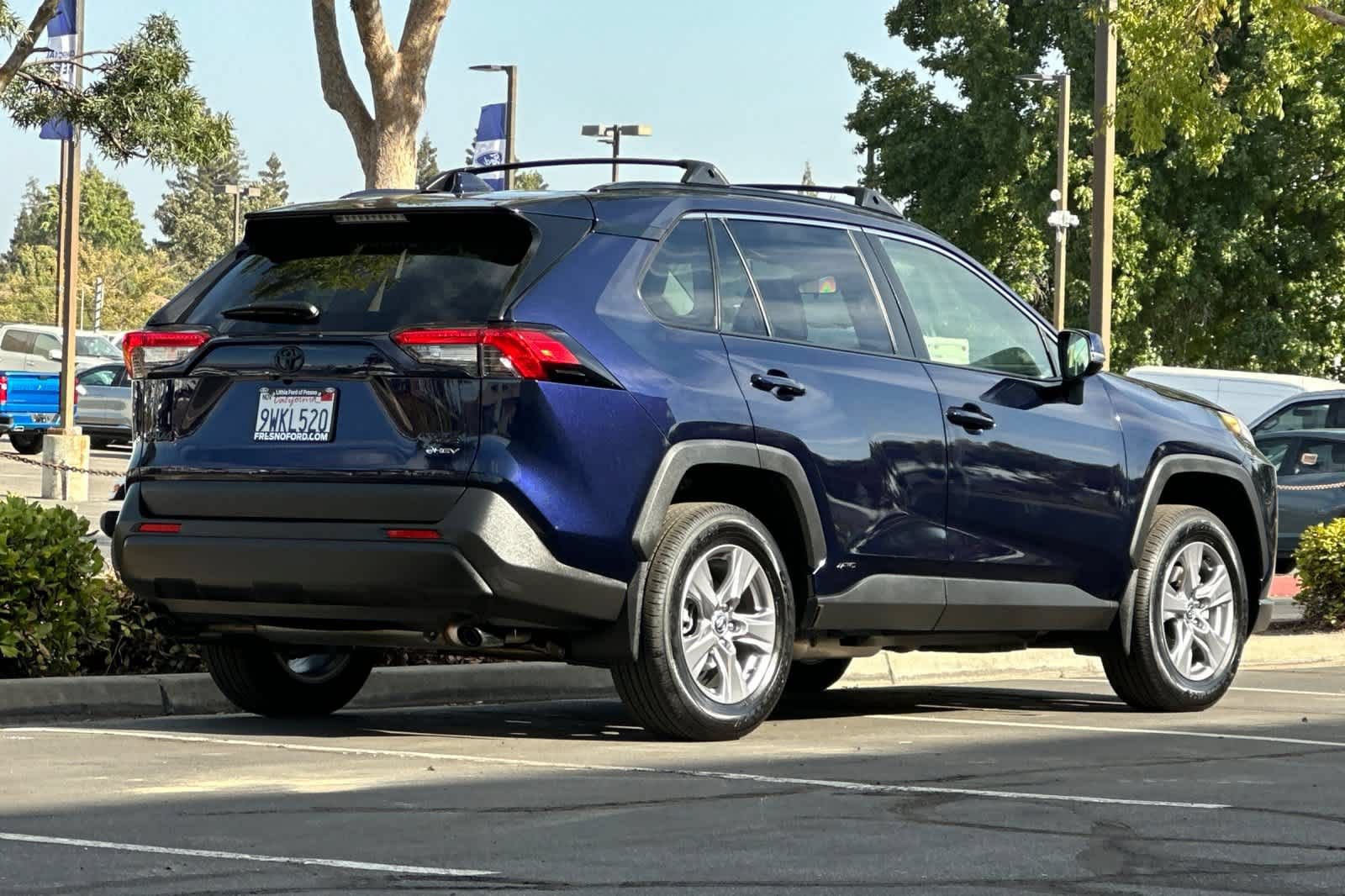 Used 2025 Toyota RAV4 XLE AWD/4WD image 2
