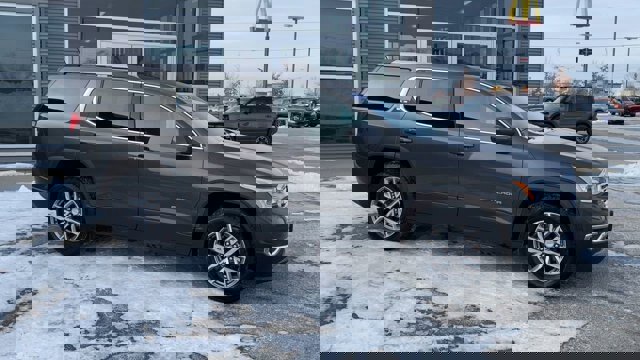 Used 2019 GMC Acadia SLE w/ Driver Alert Package I image 3