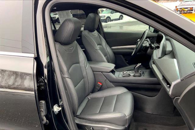 Used 2025 Cadillac XT4 Premium Luxury w/ Cold Weather Package image 8