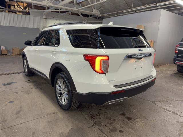 Certified 2022 Ford Explorer XLT w/ Equipment Group 202A image 3