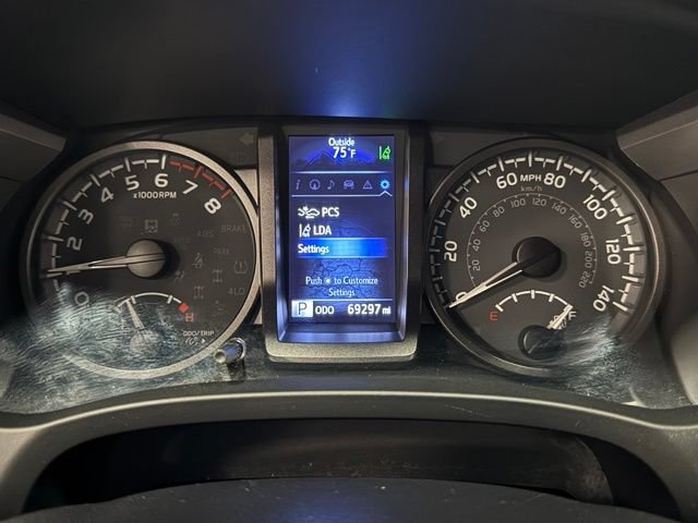 Used 2020 Toyota Tacoma TRD Sport w/ TRD Premium Sport Package AWD/4WD image 25