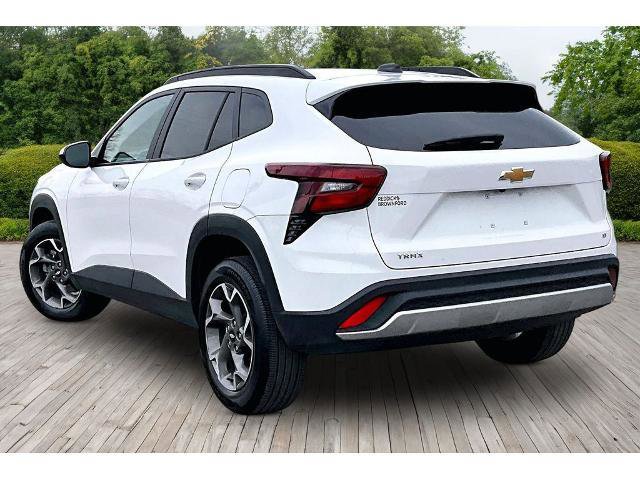 Used 2025 Chevrolet Trax LT image 3