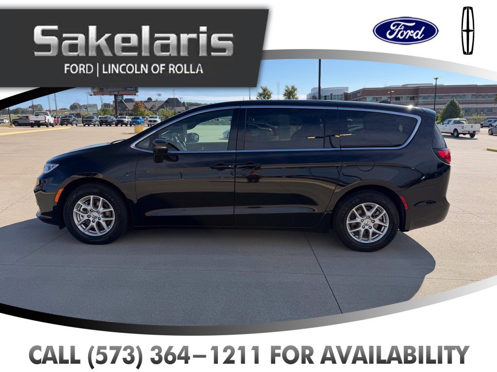 Used 2025 Chrysler Pacifica Select FWD image 8