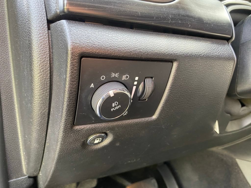 Used 2020 Jeep Grand Cherokee Altitude AWD/4WD image 17