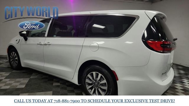 Used 2024 Chrysler Pacifica Select image 7