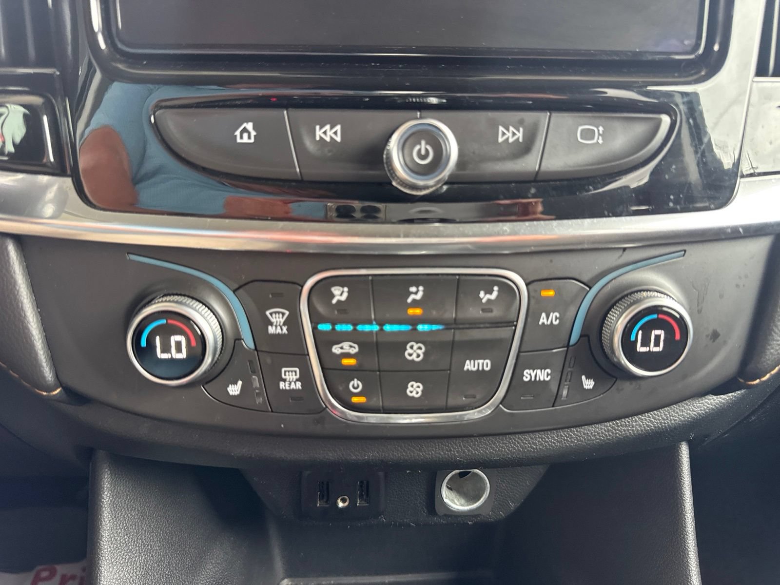 Used 2019 Chevrolet Traverse LT FWD image 30