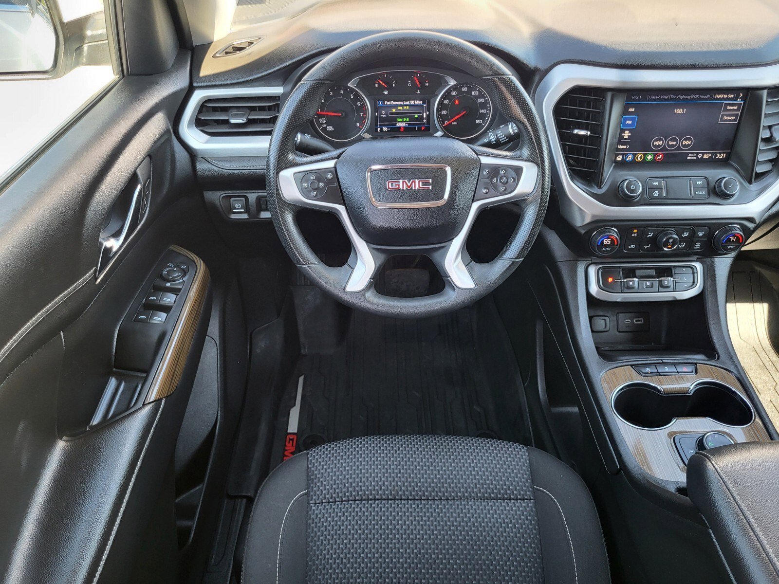 Used 2023 GMC Acadia SLE w/ LPO, Floor Liner Package image 14