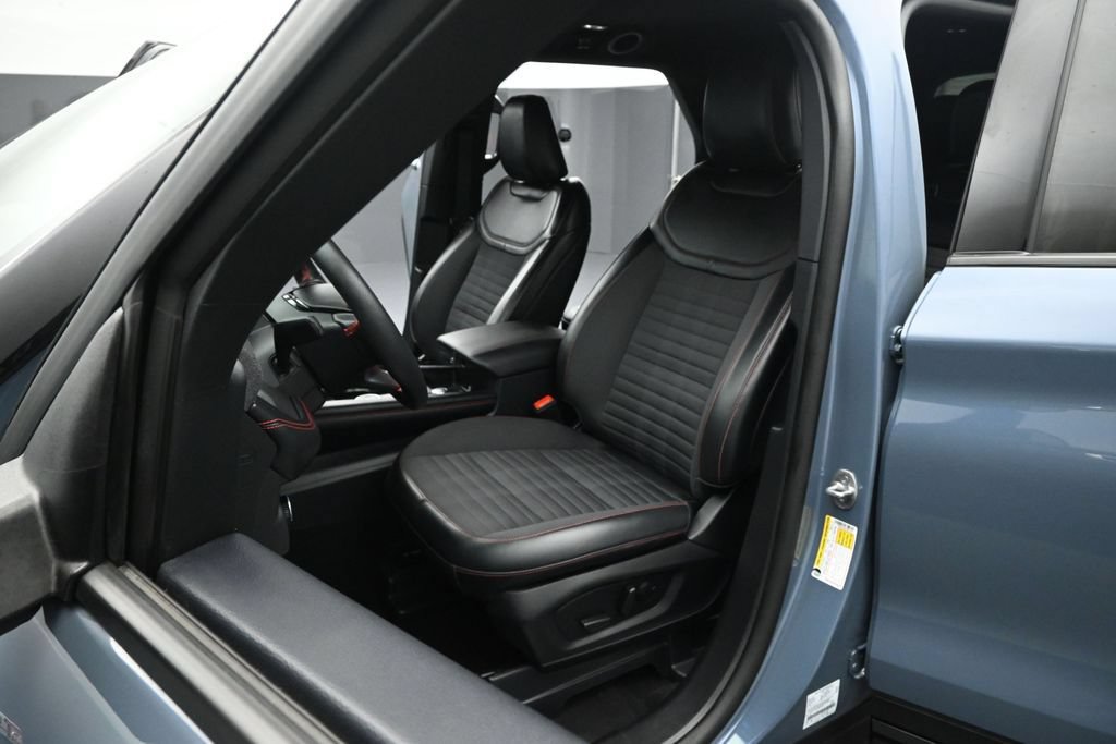 Certified 2025 Ford Explorer ST-Line w/ Premium Package RWD image 9