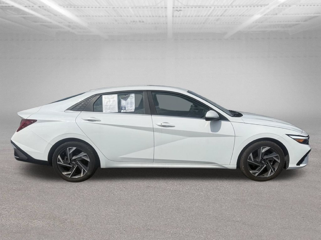 Used 2024 Hyundai Elantra SEL w/ Convenience Package FWD image 3