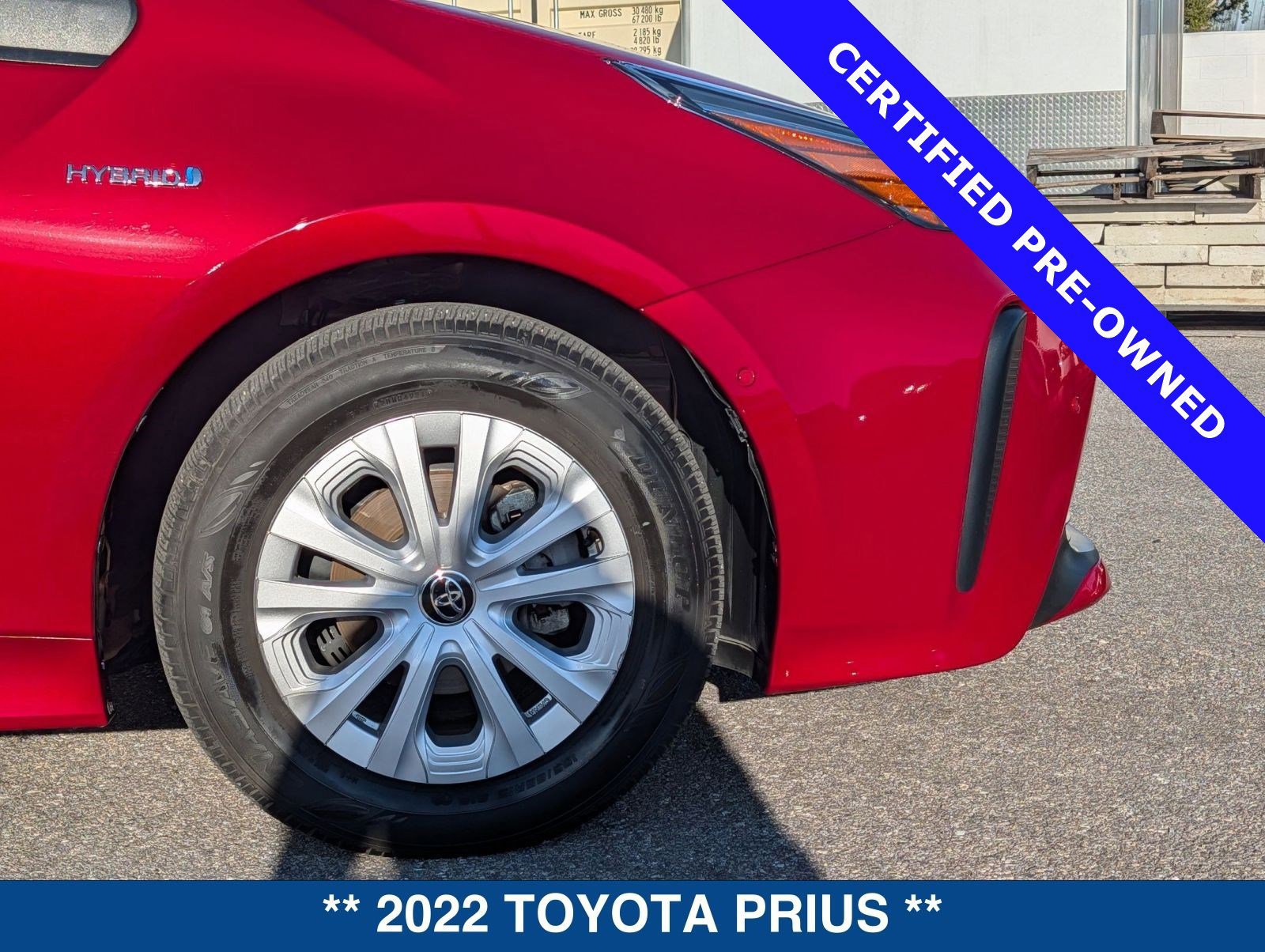 Used 2022 Toyota Prius LE image 12