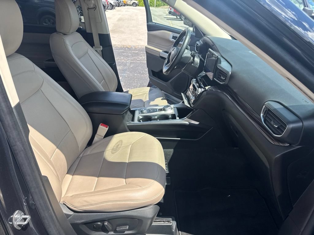 Certified 2023 Ford Explorer Limited w/ Equipment Group 301A AWD/4WD image 40