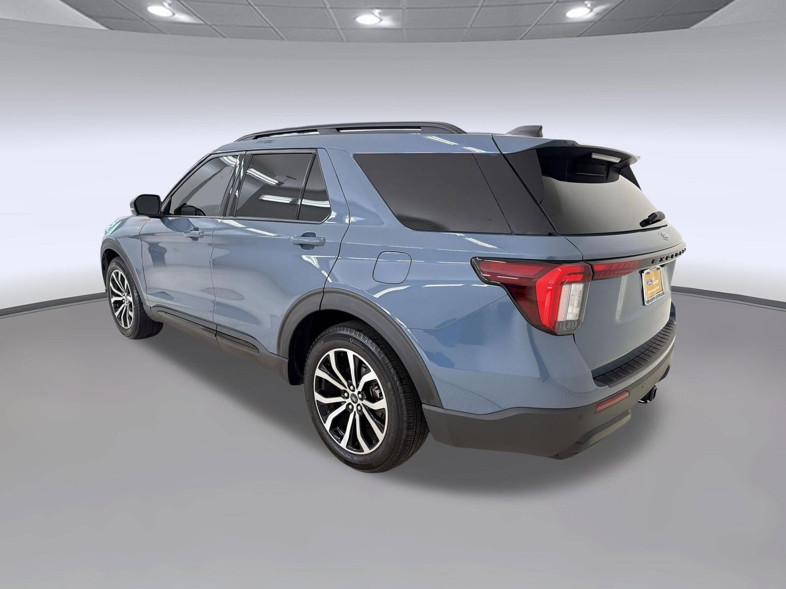 Certified 2025 Ford Explorer ST-Line RWD image 3