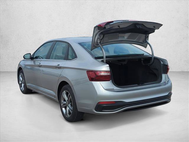 Used 2024 Volkswagen Jetta SE FWD image 9