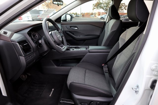 Used 2023 Nissan Rogue SV image 26