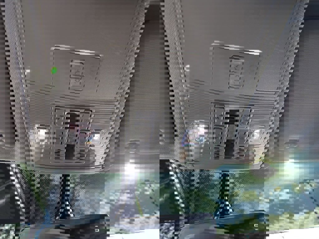 Used 2023 Volkswagen Atlas SE image 33