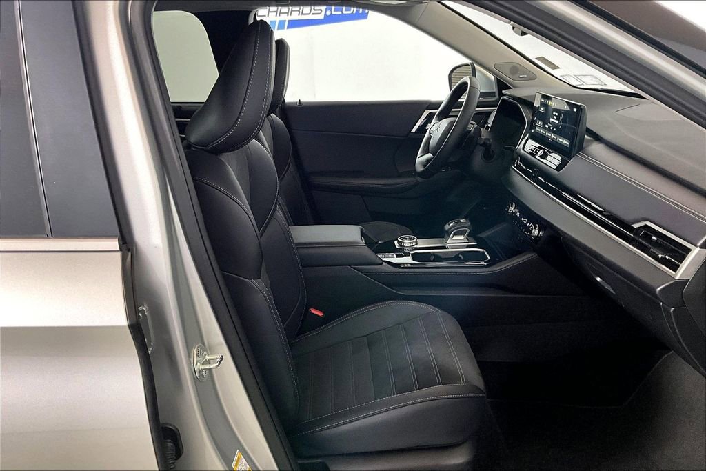 Used 2025 Mitsubishi Outlander SE AWD/4WD image 6