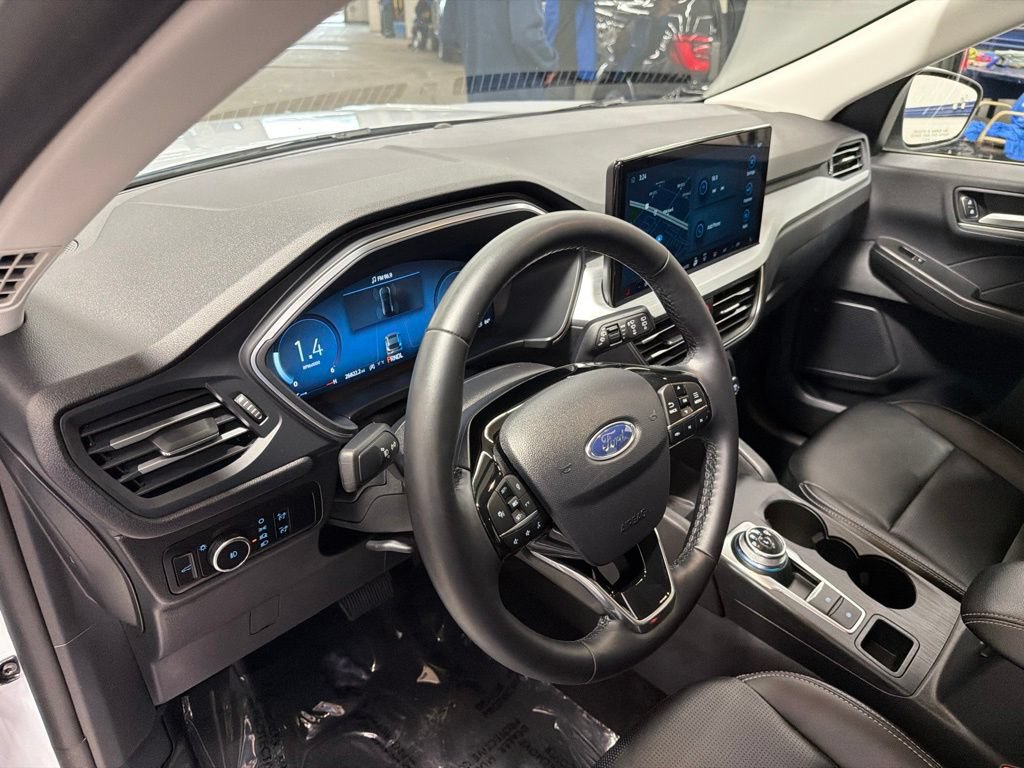 Certified 2025 Ford Escape Platinum AWD/4WD image 21