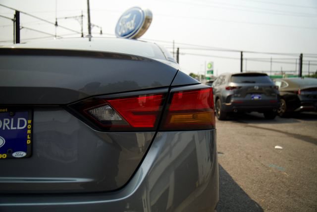 Used 2025 Nissan Altima 2.5 SV FWD image 10