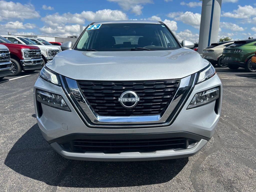 Used 2023 Nissan Rogue SV FWD image 3