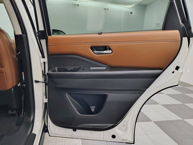 Used 2023 Nissan Pathfinder Platinum AWD/4WD image 30