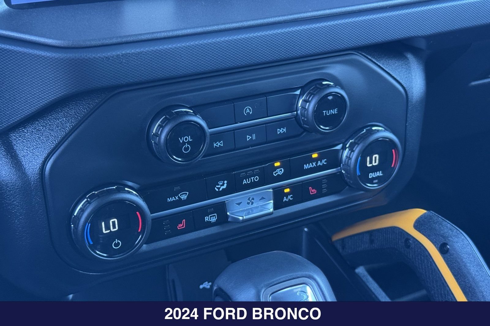 Certified 2024 Ford Bronco Badlands w/ Sasquatch Package AWD/4WD image 23
