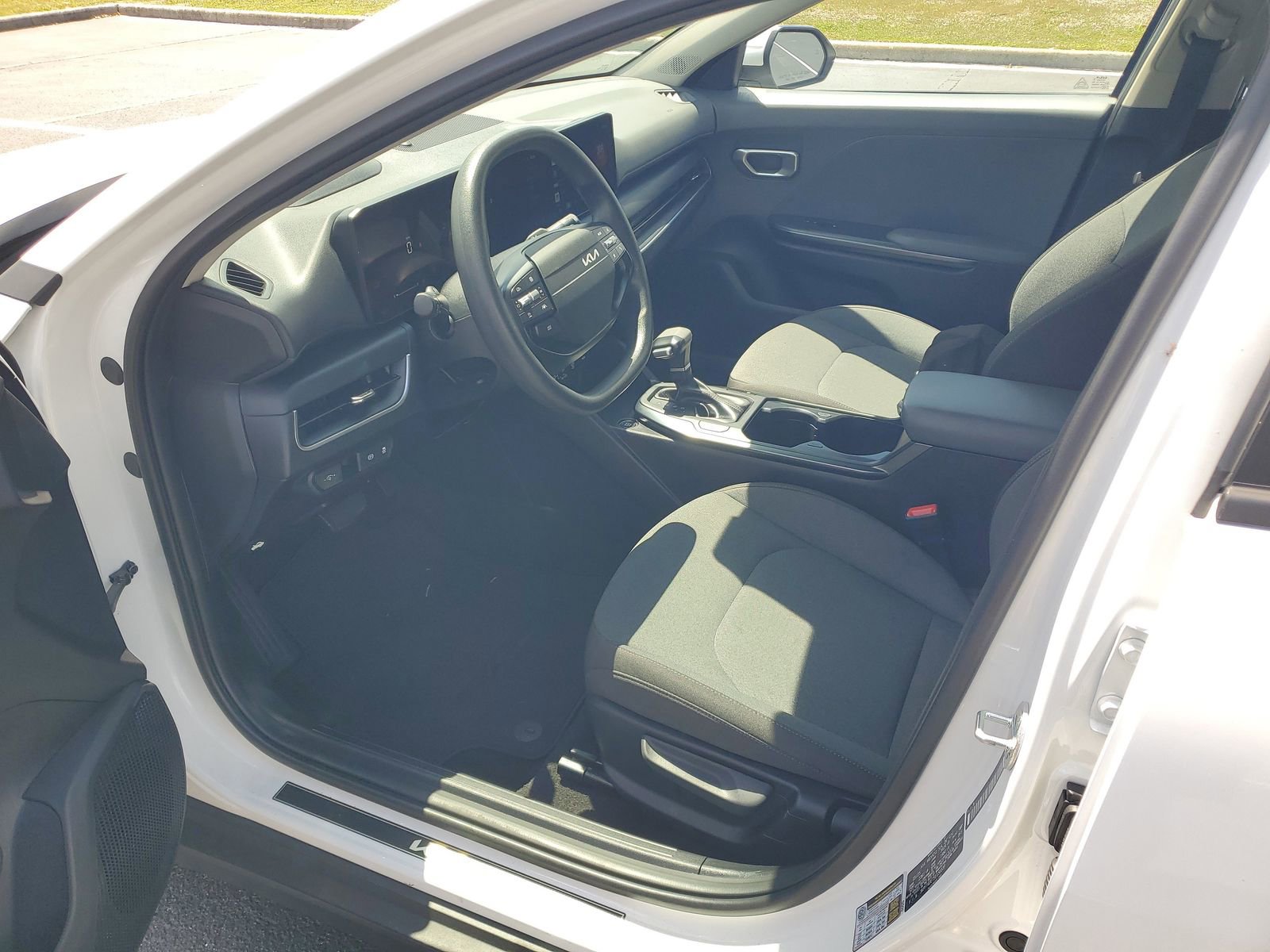 Used 2025 Kia K4 FWD image 15