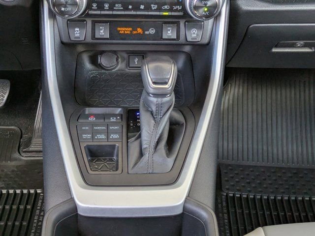 Used 2022 Toyota RAV4 XLE Premium image 18