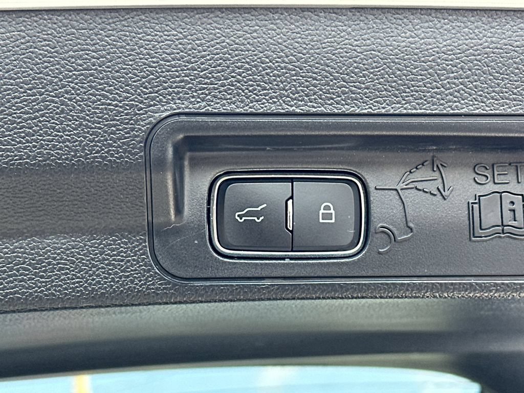 Certified 2023 Ford Explorer Limited AWD/4WD image 19