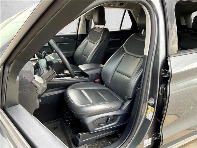 Certified 2025 Ford Explorer Active w/ Active Comfort Package RWD image 22