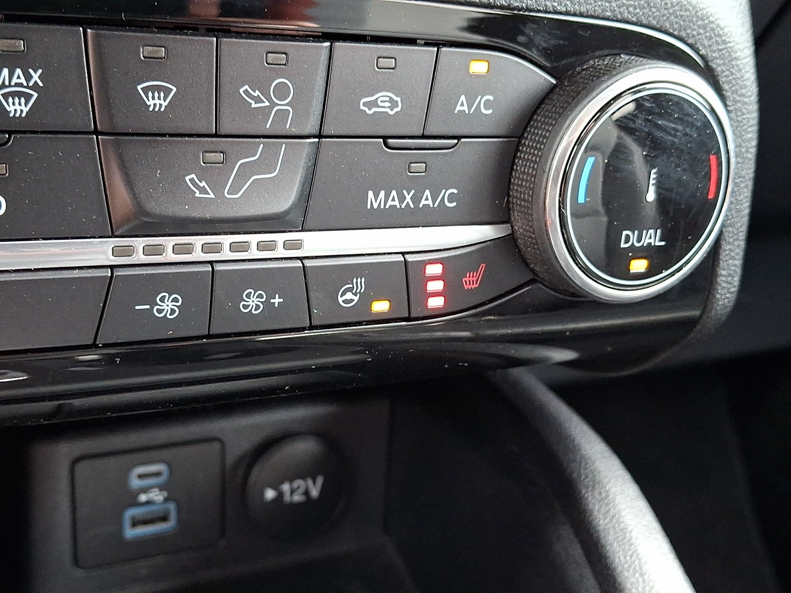 Certified 2022 Ford Escape Titanium AWD/4WD image 25