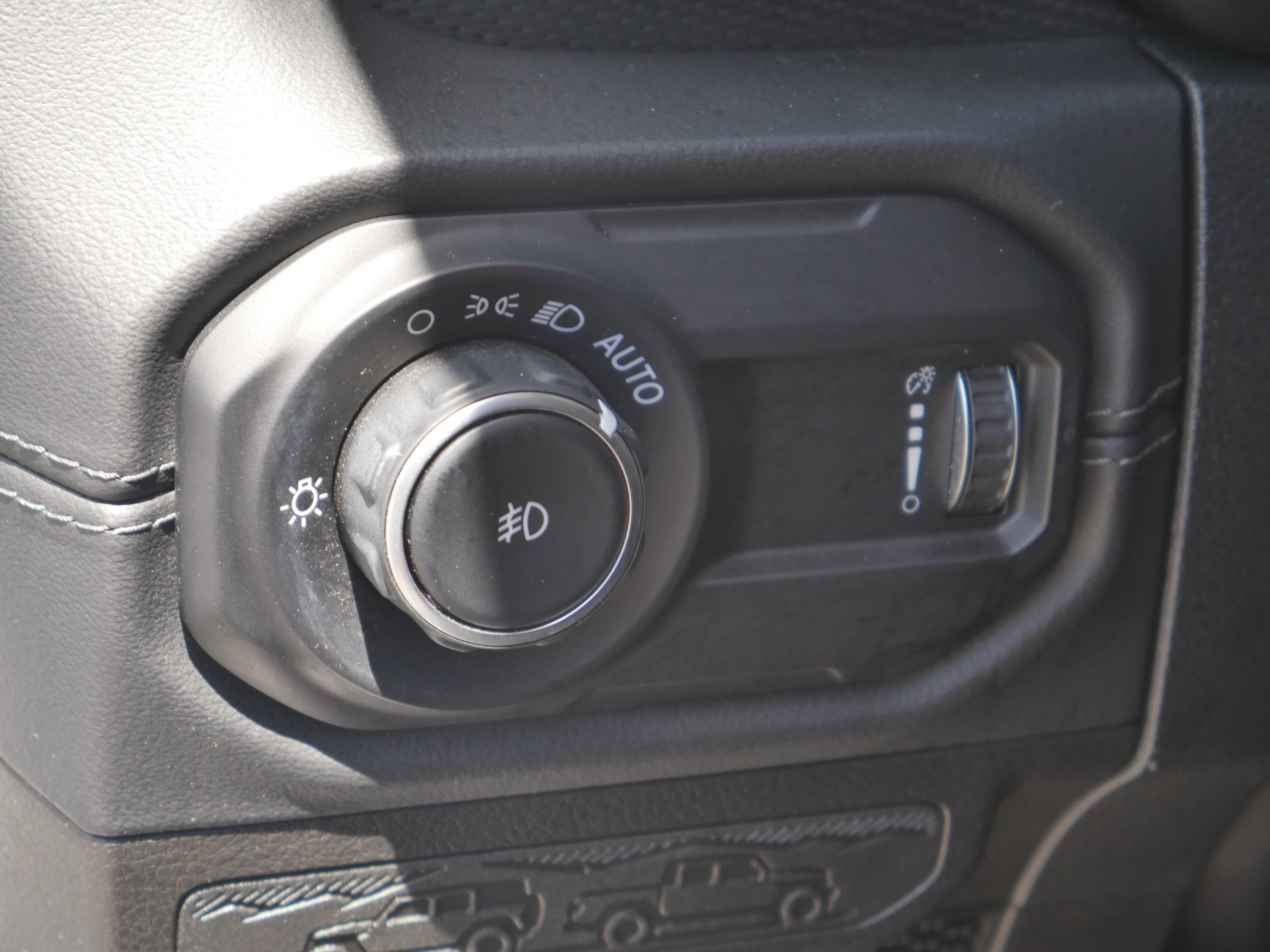 Used 2024 Jeep Wrangler Rubicon w/ Technology Group AWD/4WD image 5