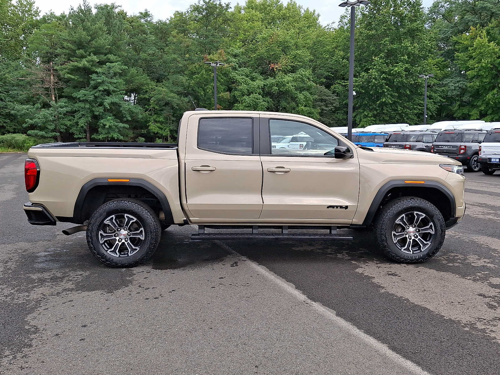 Used 2024 GMC Canyon AT4 AWD/4WD image 8