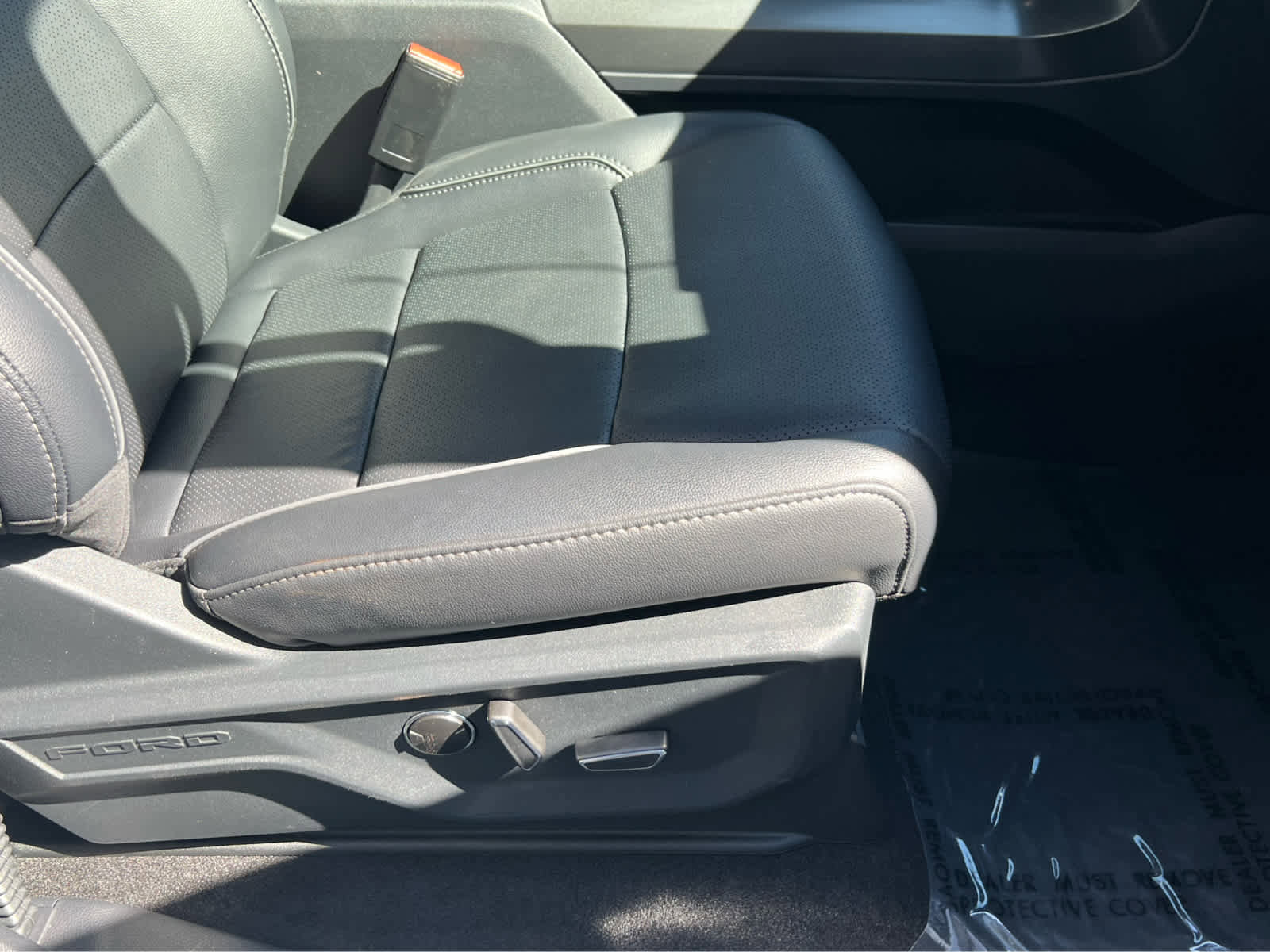 Certified 2025 Ford F150 Lariat w/ Equipment Group 502A High image 19