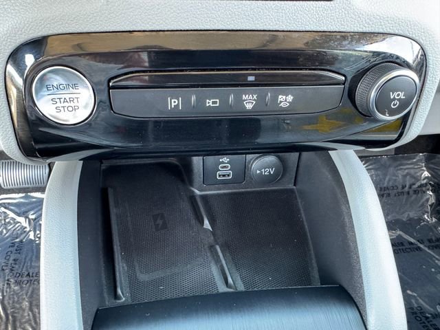 Certified 2025 Ford Escape Platinum w/ Premium Technology Package image 27