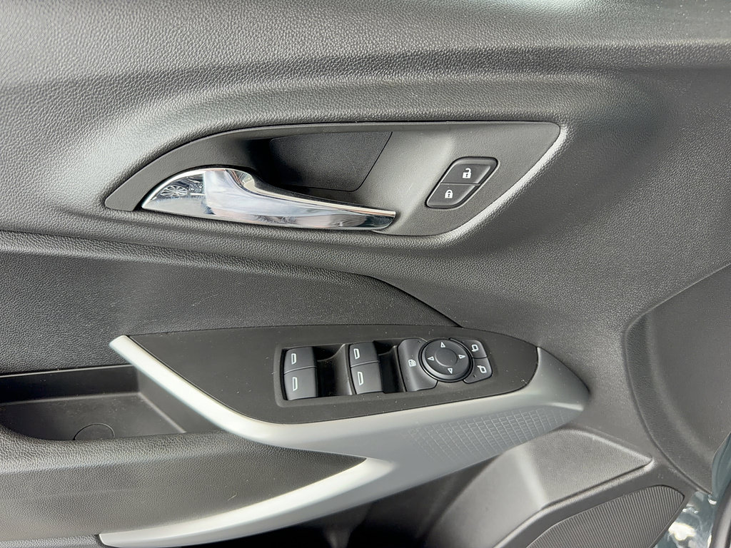Used 2025 Chevrolet Trax LS FWD image 9