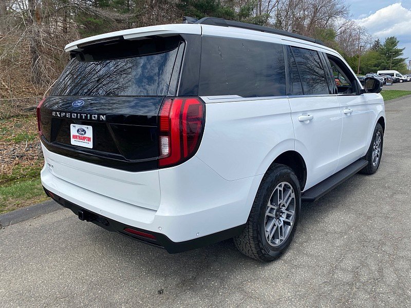 Certified 2025 Ford Expedition Active AWD/4WD image 7