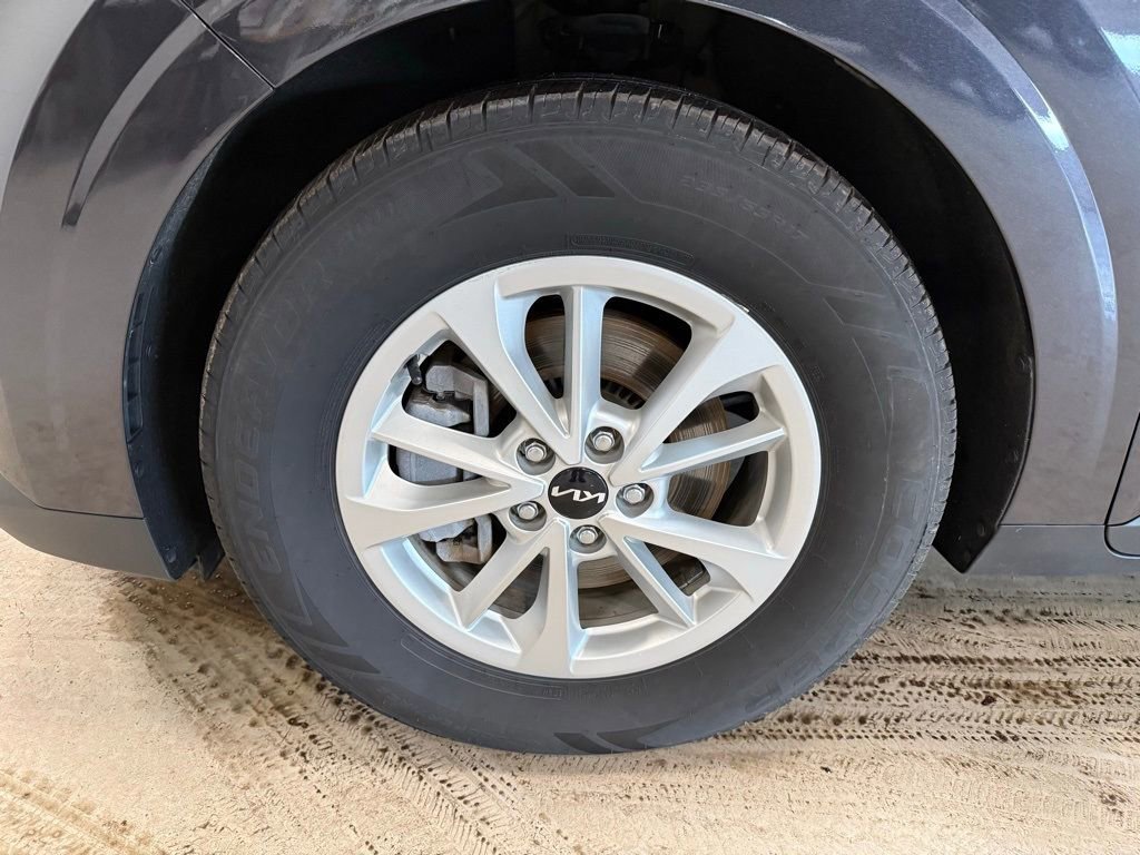 Used 2022 Kia Carnival LX image 33