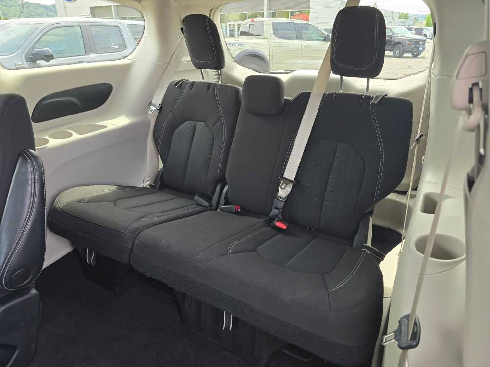 Used 2023 Chrysler Voyager LX FWD image 17