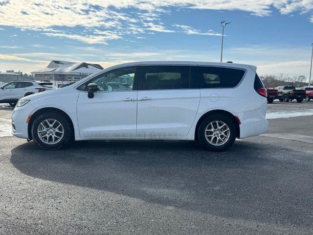 Used 2024 Chrysler Pacifica Touring-L FWD image 15