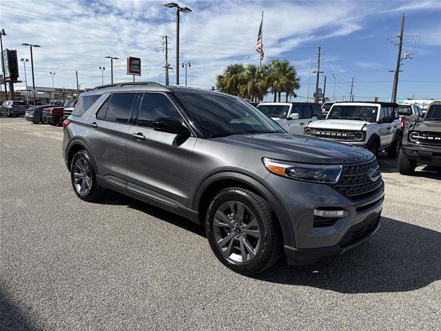 Certified 2023 Ford Explorer XLT w/ Equipment Group 202A RWD image 16