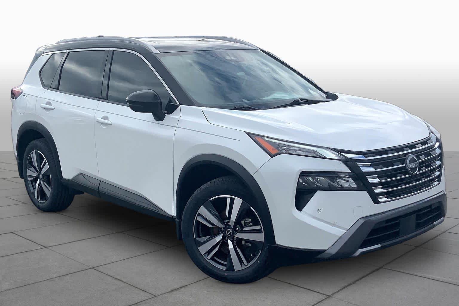 Used 2024 Nissan Rogue SL w/ SL Premium Package FWD image 3